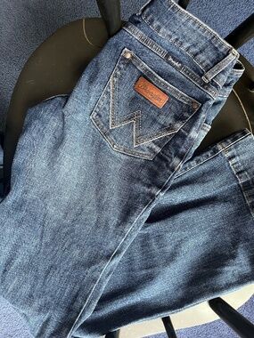 Womens Wrangler Jeans!! Size 5x32 ! Boot cut!!